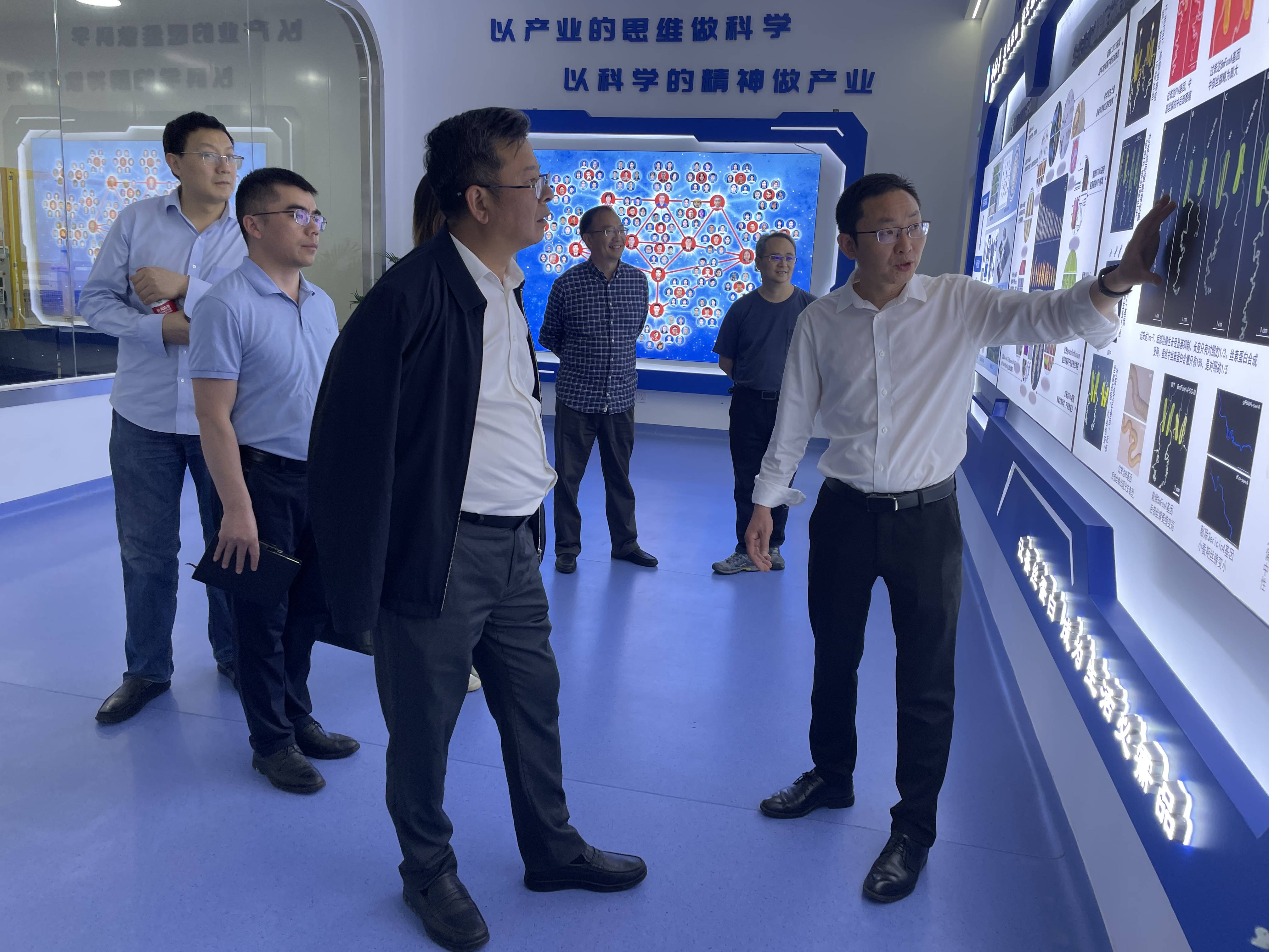 64741a084bfb8.jpg Î÷ÄÏ´óѧ½»Á÷×ù̸»á3(1).jpg