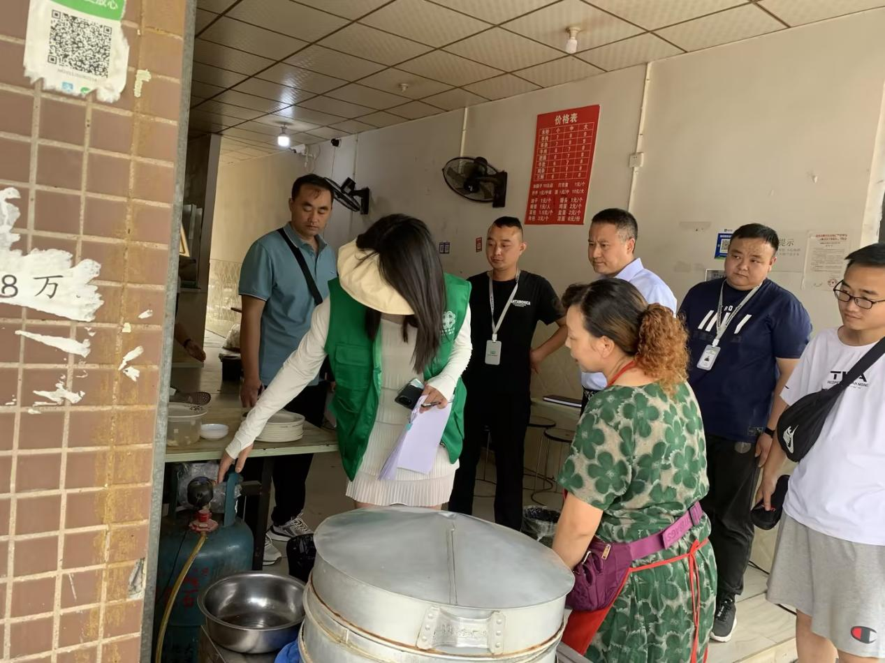 64b8d49bebe98.png 南充川北农产品生意有限公司夏日一连高温市场清静事情大检查1.png