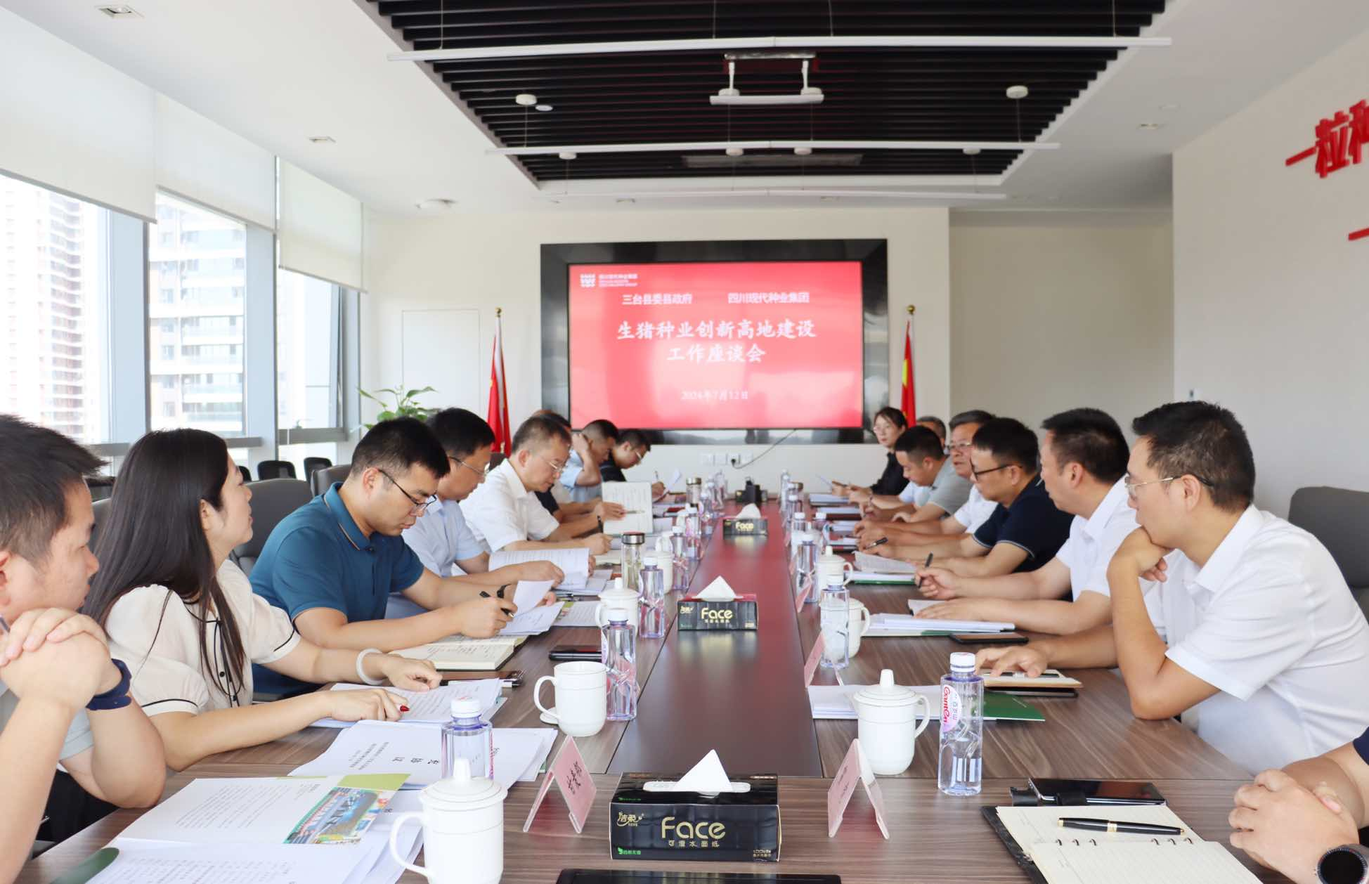 6691486575ab5.png ÈýÌ¨ÏØÎ¯Êé¼ÇÔø½¨¾üÒ»Ðе½¼¯Íŵ÷ÑÐ×ù̸1.png