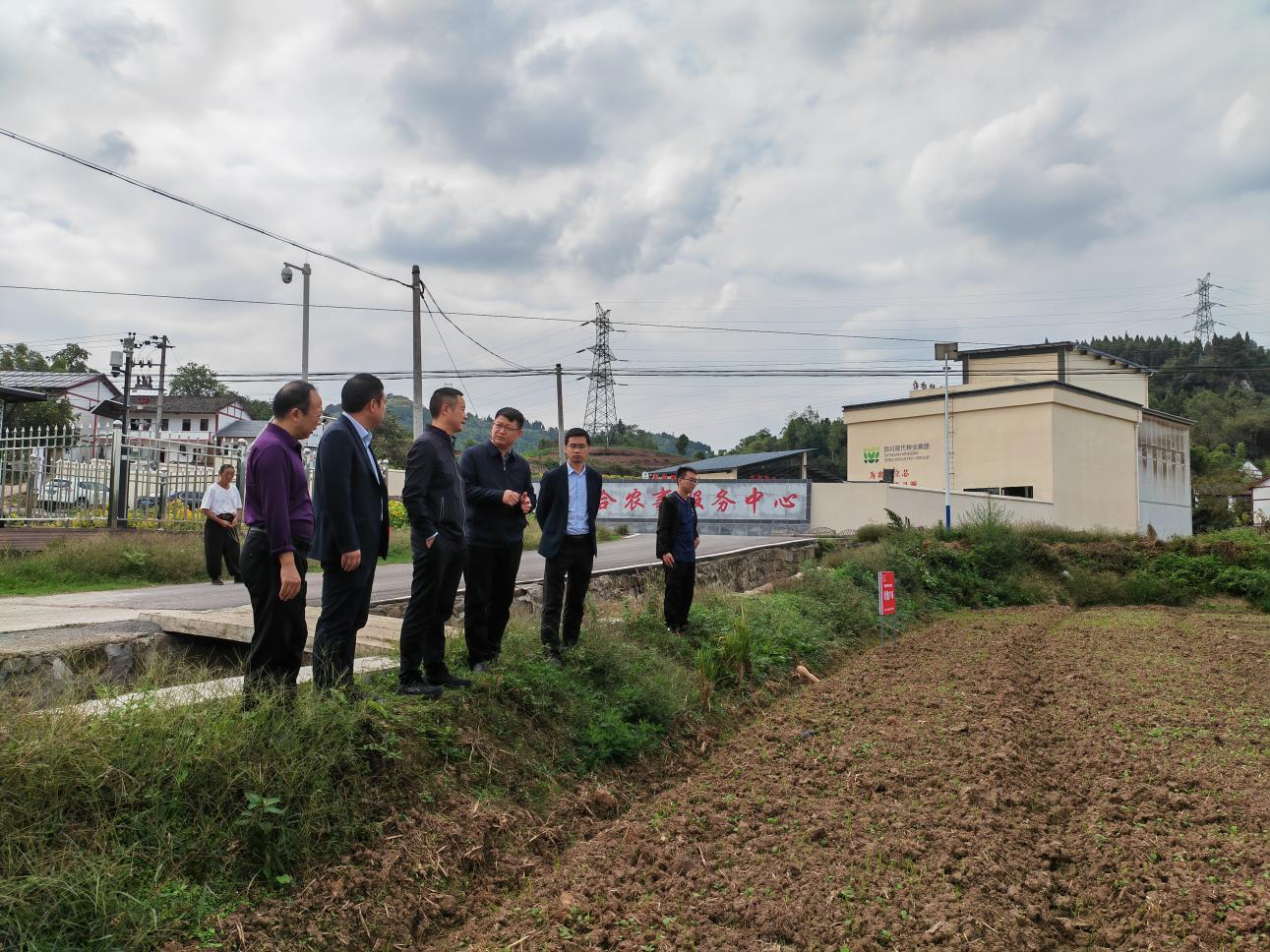 671b97067635d.png 孙先勇到广安调研“种业+社会化效劳”开展情形2.png