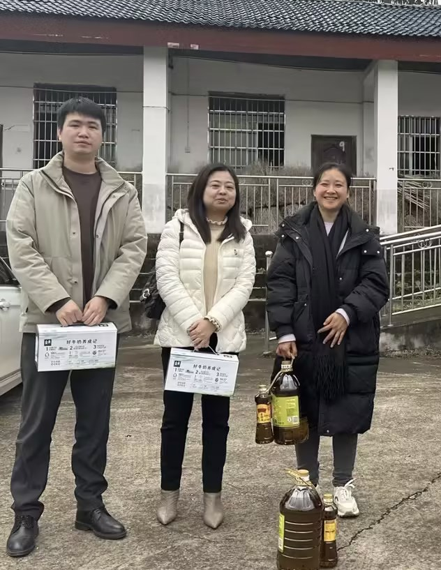 673ffba996256.png 川北公司慰问扶贫事情组 共商帮扶新行动1.png