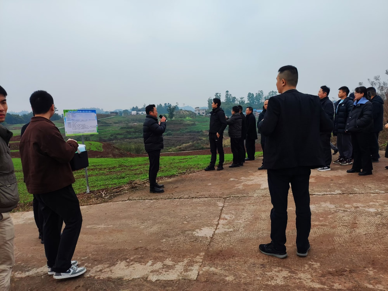 67593c57cf005.png 自贡市2025年小春粮油生产现场会在种芯农业公司基地召开2.png