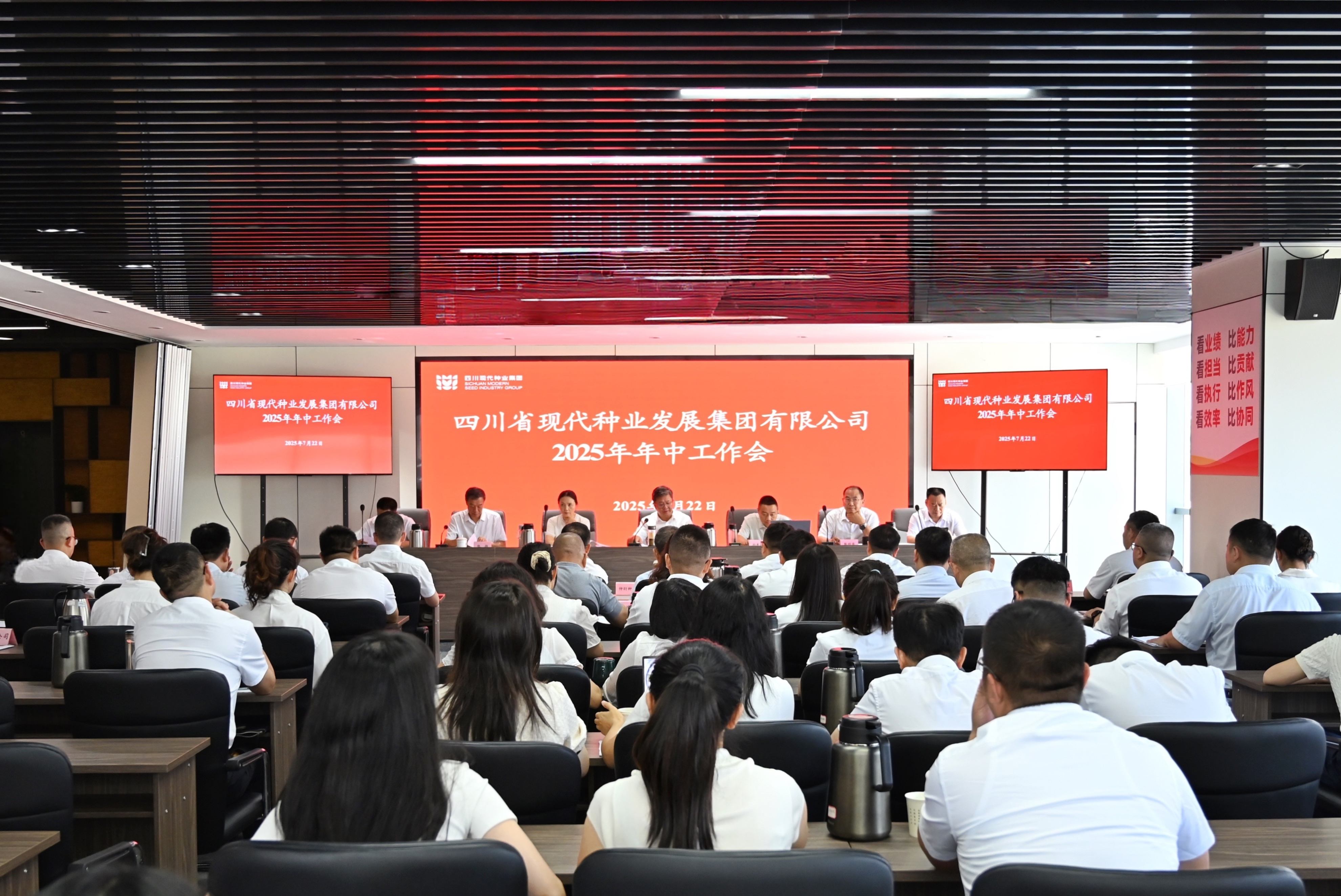 6882e174037bf.jpg pic1 ³öϯ¾Û»á²¢½²»°.jpg