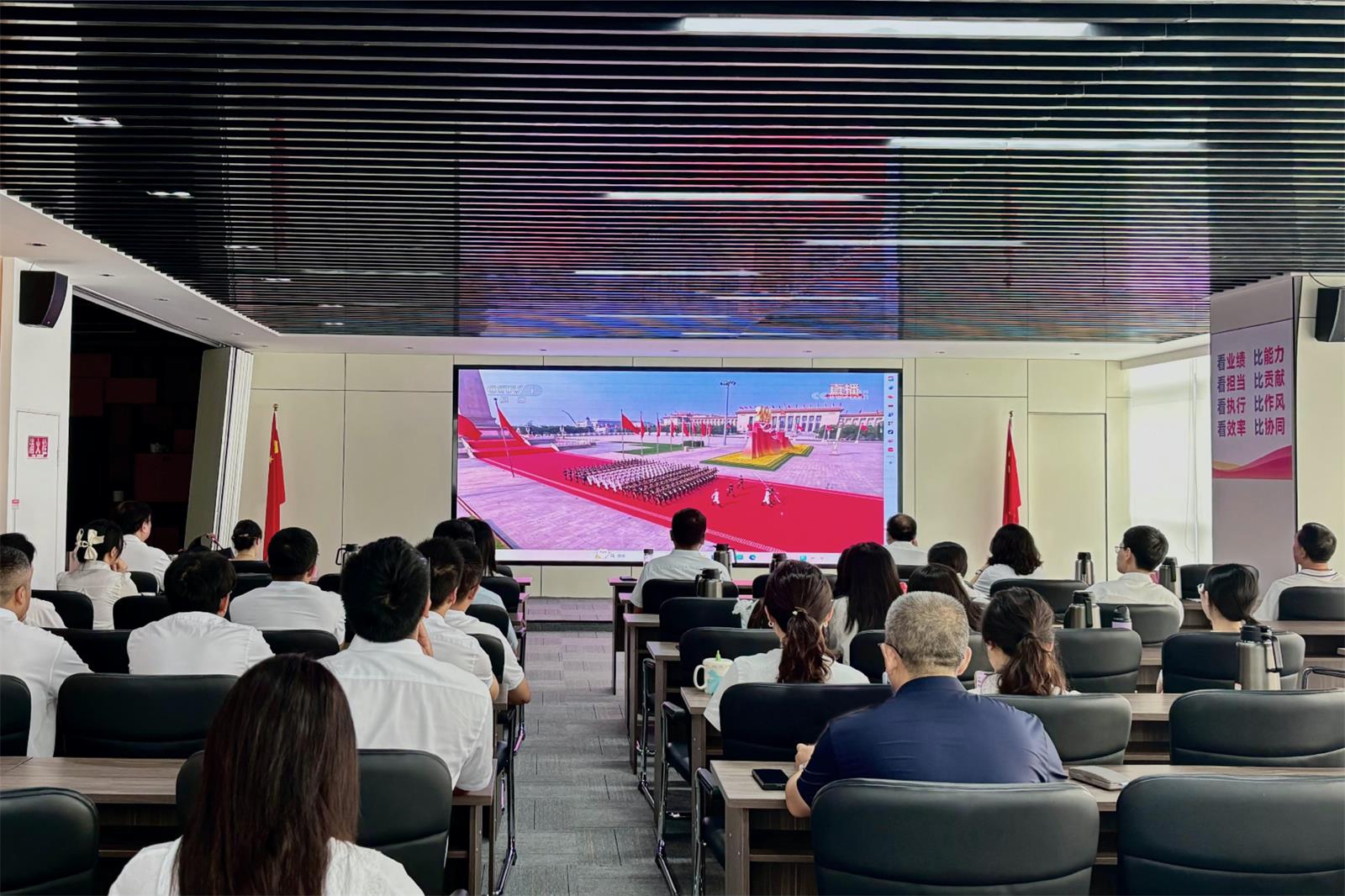 bg����ƽ̨��֯����ԢĿ�����й�������ս�������·�����˹ս��ʤ��80�����ἰ�ı���ʽ