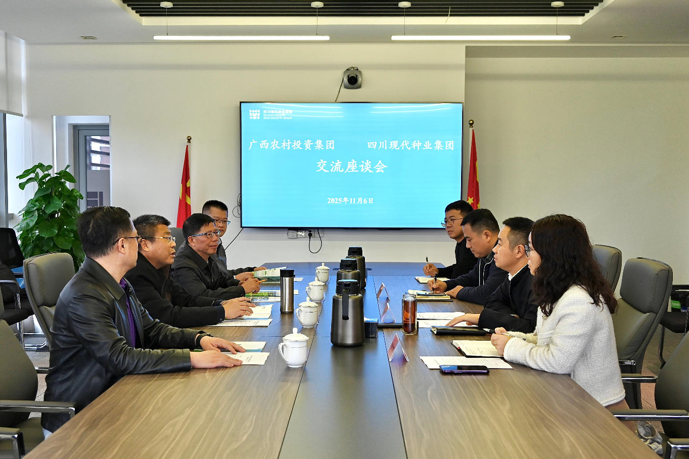 690cae64eea33.jpg 11.6¹ãÎ÷ũͶ¾Û»á×ù̸pic(1).jpg